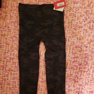 Spanx Look At Me Now Black Camo Leggings